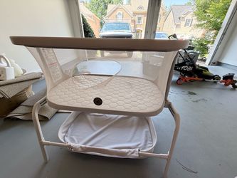 Baby Bassinet with Mesh Sides and Storage