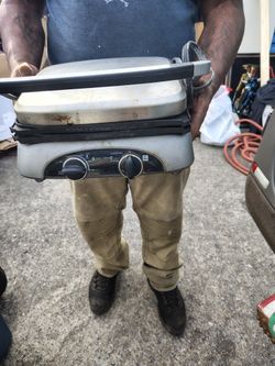 This is a Farberware 4-in-1 Grill. 
Model: Commonly identified as the S6205.
Features: It offers four different cooking functions, including a contact