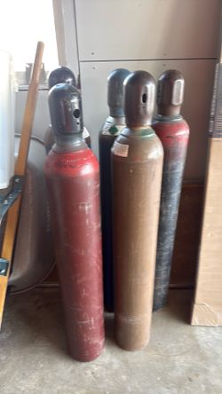 Cylinder gas tanks