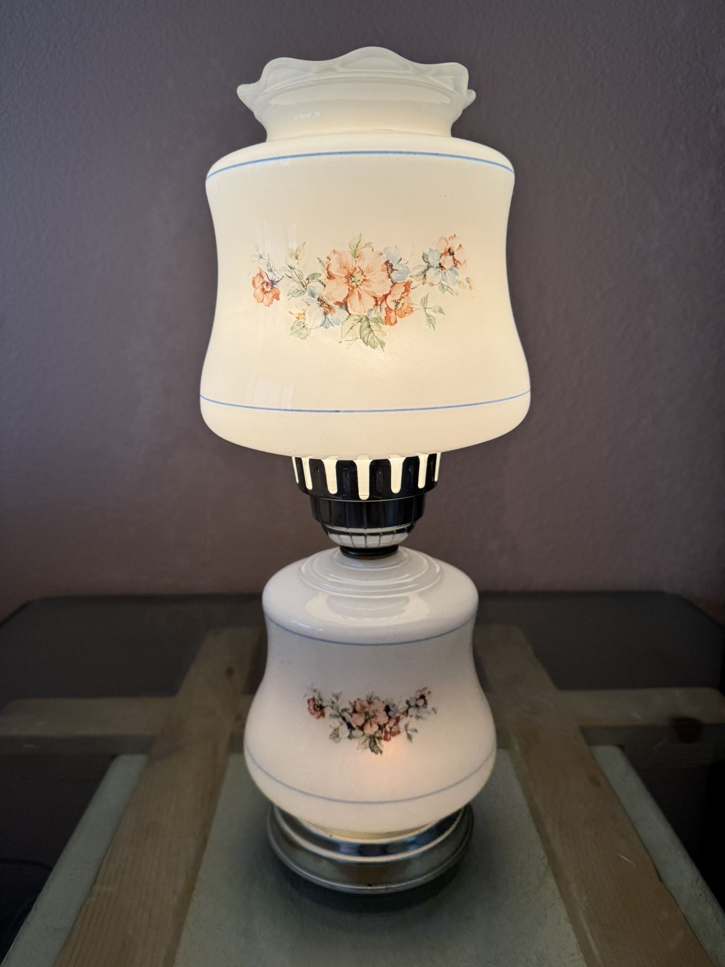 Gone With The Wind Lamp, Three Way Settings, 7” In Diameter 17” Tall, Similar Ones Advertised For $60 Online
