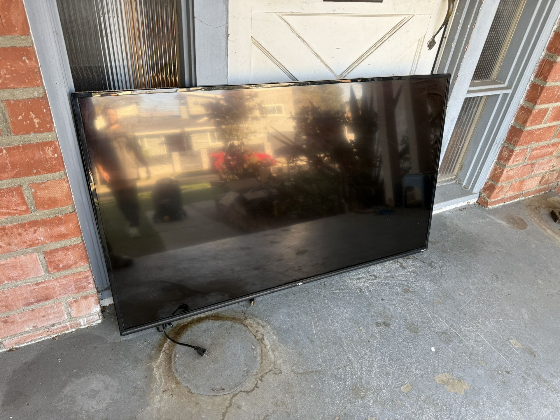 TCL ROKU 4k 55” UHD HDR TV