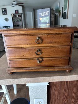 Alfred Assid features antique