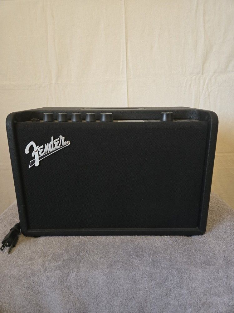 Fender Mustang Gt 40 40W 2x6.5 Guitar Combo Amplifier