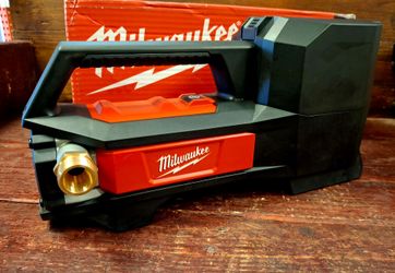 Milwaukee
M18 18-Volt 1/4 HP Lithium-Ion Cordless Transfer Pump (Tool Only)