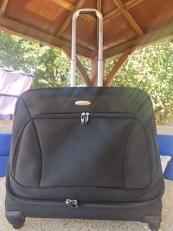 Samsonite 4-wheel Spinner Garment Bag Luggage in very good condition