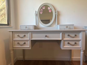 MOVING SALE: Girls Vanity