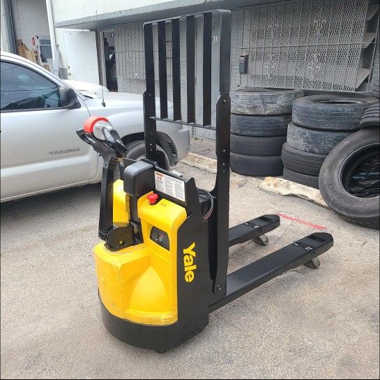 Yale Electric Motorized Powered Pallet Jack Truck Forklift MPB045VGN24T2646