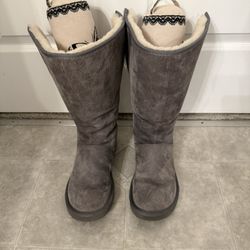 Beautiful Gray UGG Boots