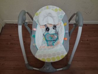 Batteries operated baby swing firm sturdy good Condition