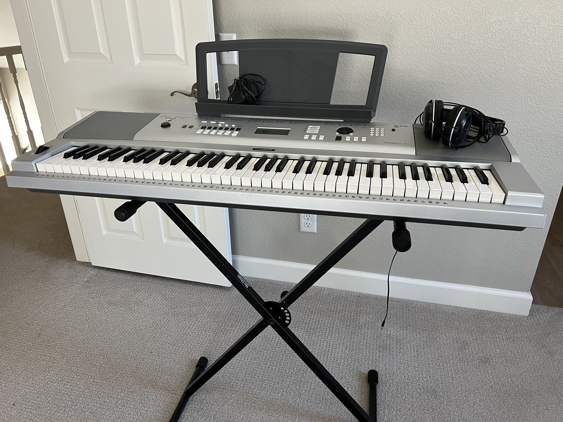 Yamaha keyboard Portable Grande DGX•230 for Sale in Temecula, CA
