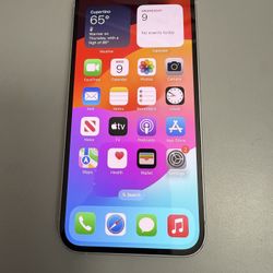 White iPhone 14 128g Fully Unlocked Mint Condition 