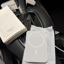 Power Bank Magnetic MagSafe entrance cable Lighting - Price 20$ New in Box