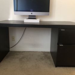 Desk With 2 Drawers