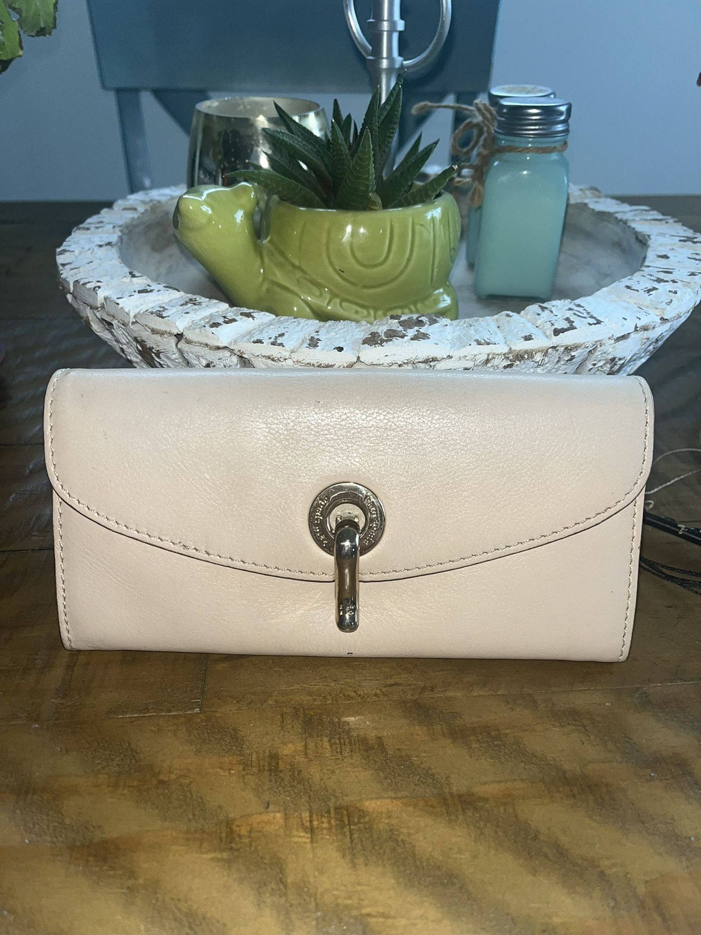 Kate Spade Cream/Light Beige Wallet