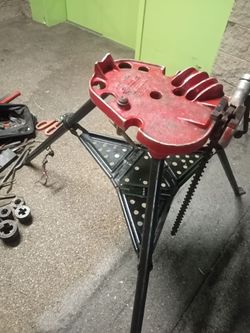Ridgid no 450 Tristand chain vise plus a Ridgid 36 inch pipe wrench