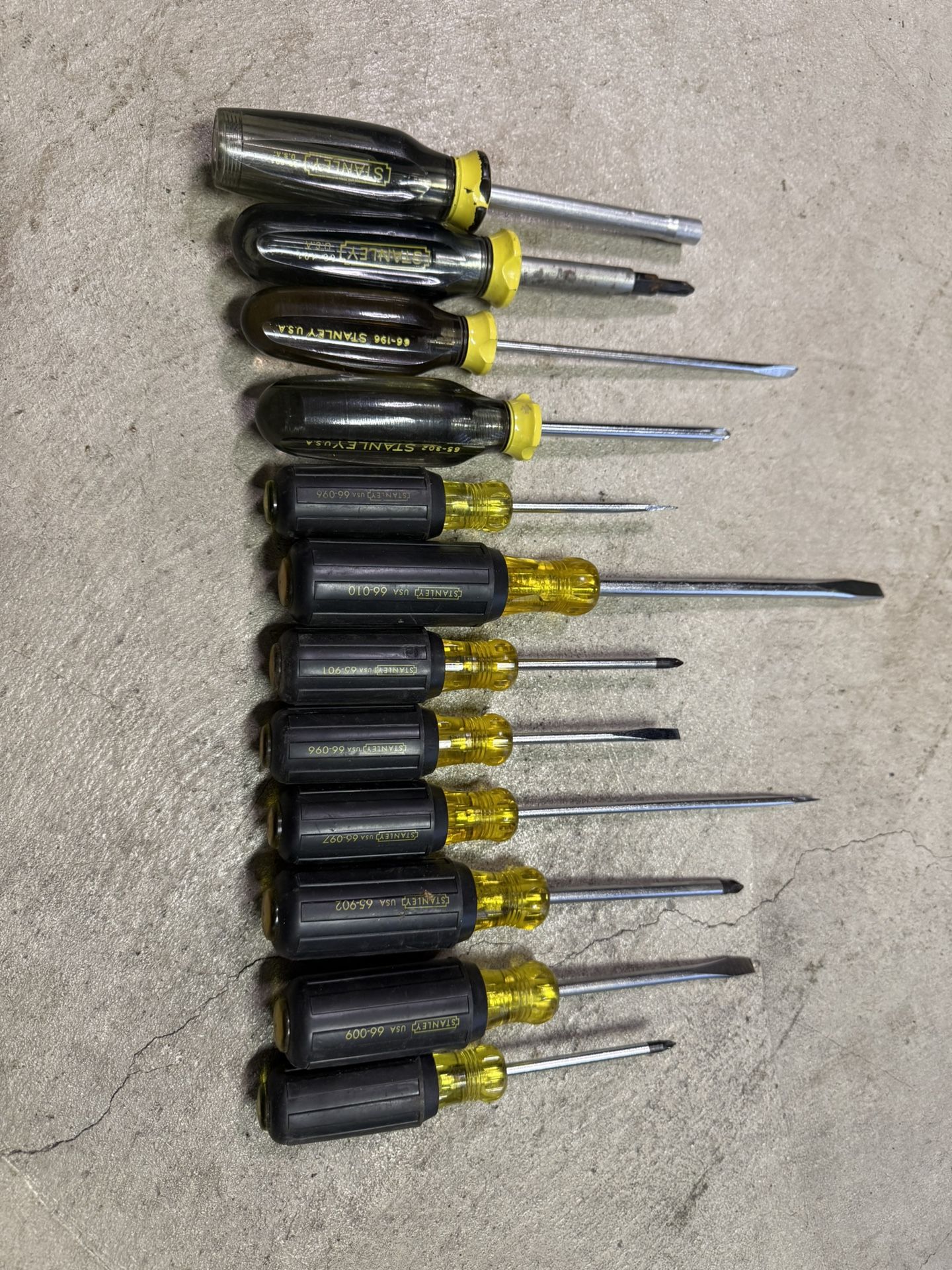 Stanley Quality 12 Piece Vinyl Grip Screwdriver Set 
