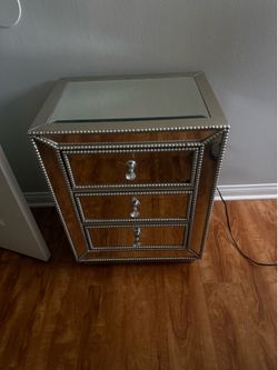 2 mini mirror drawers