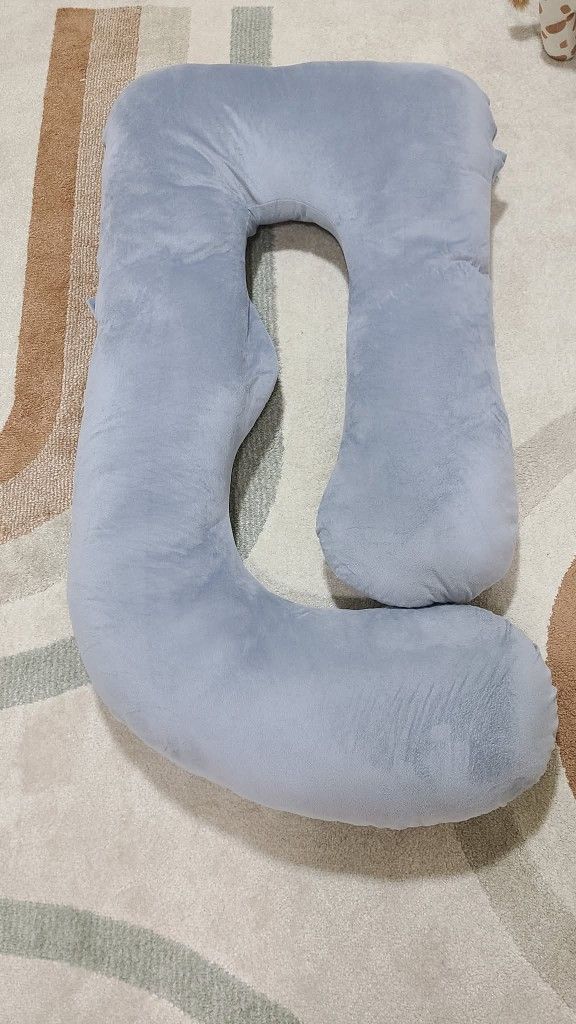 Pregnancy pillow like new