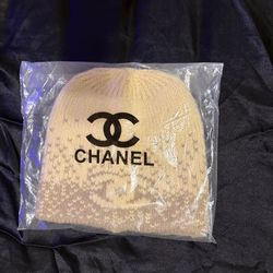 Beige cashmere Chanel beanie