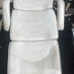 Massge Table