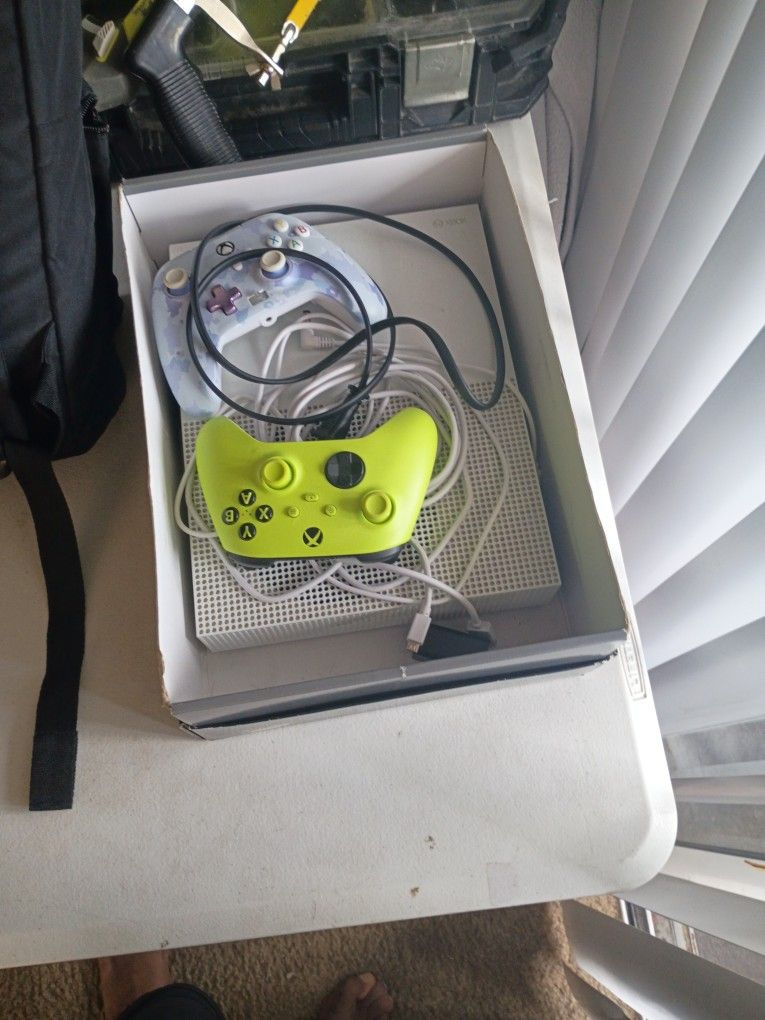 Xbox One S