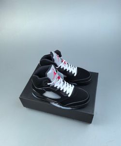 Air Jordan 5 “Black Metallic Reimagined” ( Size 9)