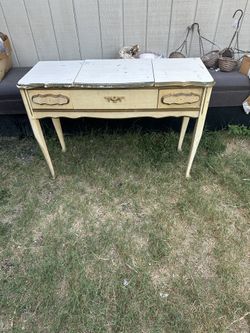 Vintage Victorian End Table 