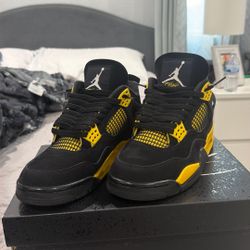 Air Jordan 4 Retro Thunder 