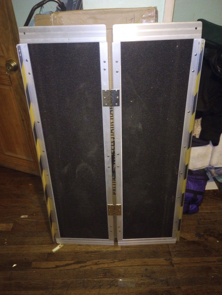 Aluminum Ramp.. Semi New.