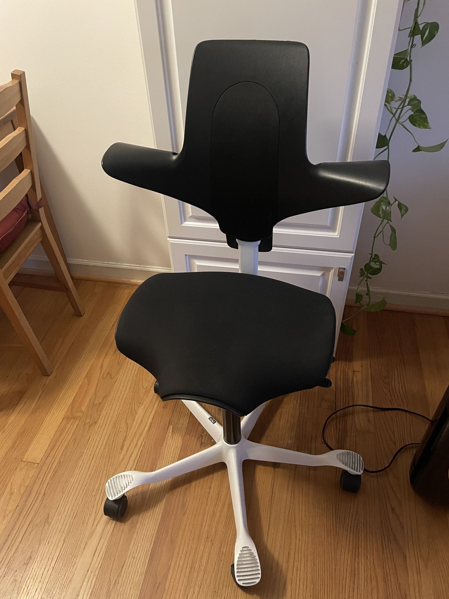 HAG Capisco Puls Ergonomic Office Chair