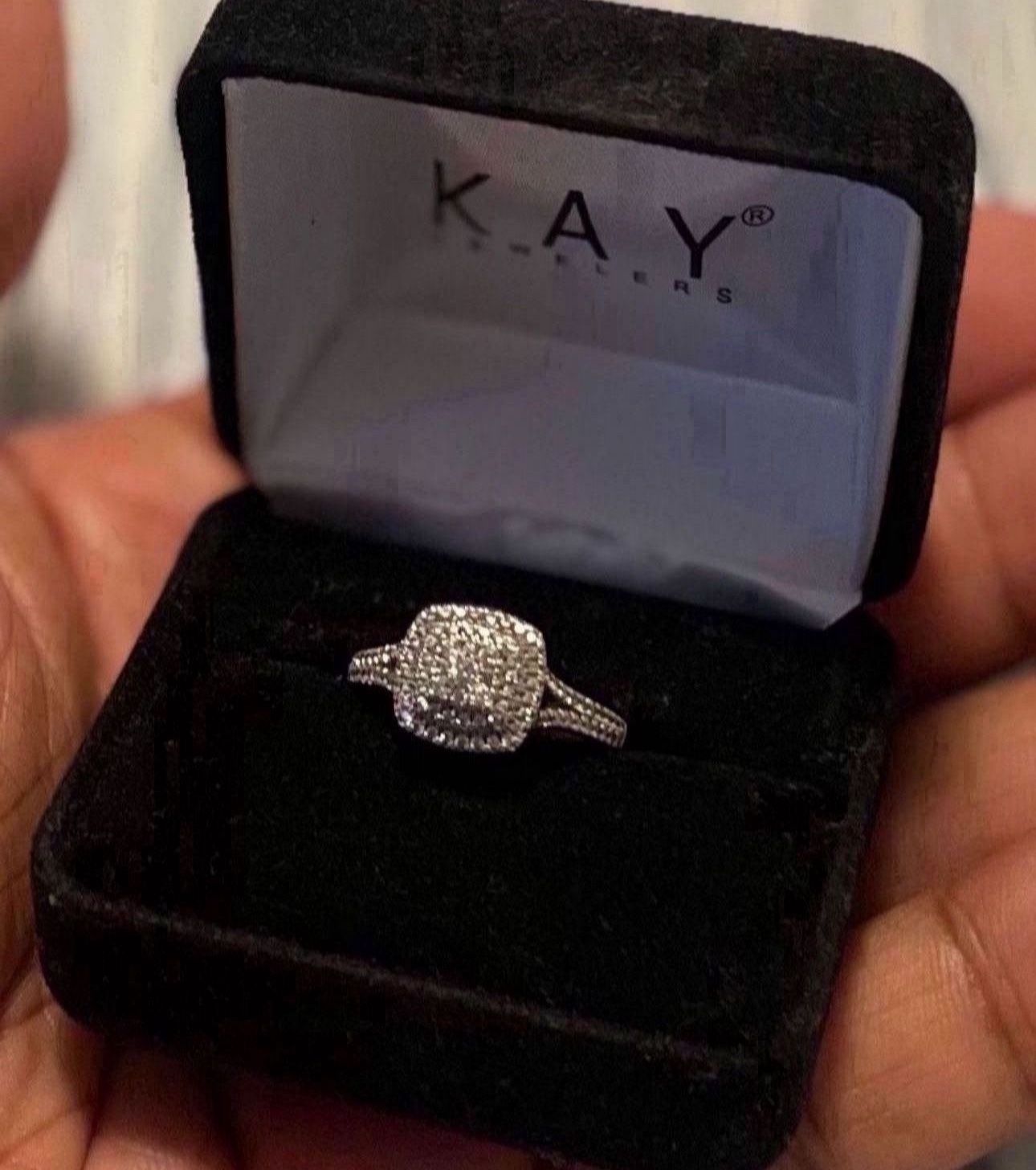 Kay Jewelers White Gold 10k Diamond Round Cut Engagement Ring (size 7) Read Description
