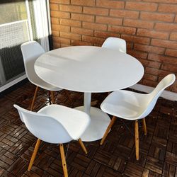 Tulip Dining Table and Eames Chair Set