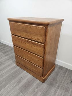 Clean 4-Drawer Solid Oak Wood Dresser / Chest