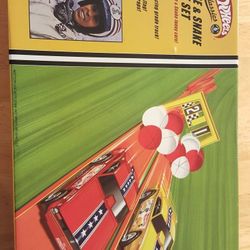 Hot Wheels Moongoose and Snake Drag Race Set