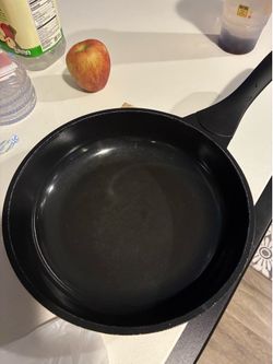 Red 9.5 frying pan