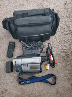 Sony Handycam Vision CCD-TRV57 Hi8 8mm w/ NightShot Bundle  NEW Battery TESTED