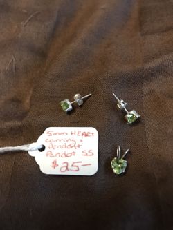Earrings/ pendant set
