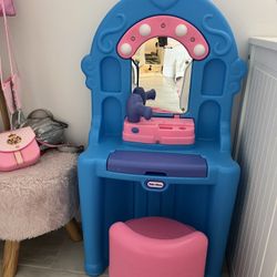 Little Girls Vanity Set