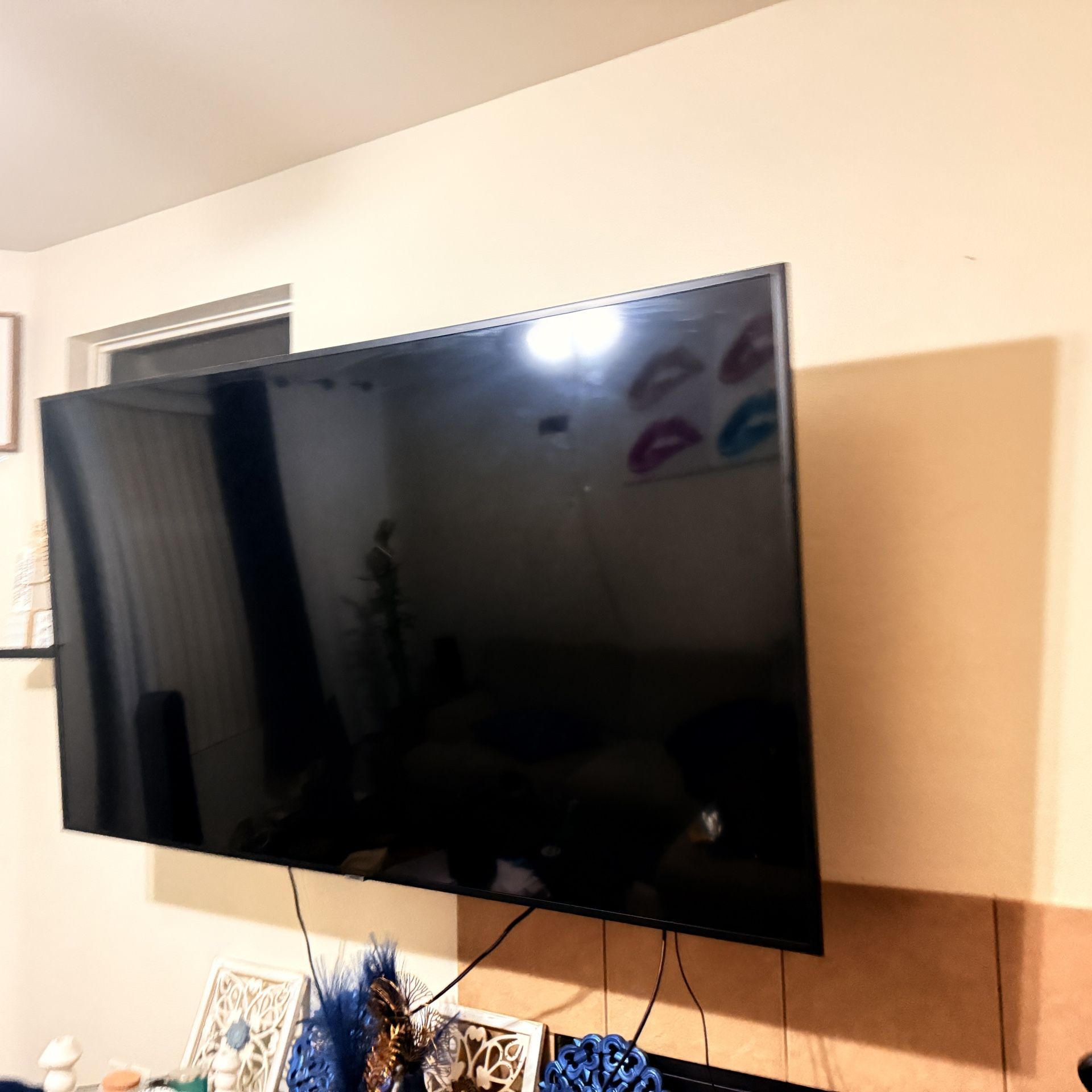 Samsung 75 Inch Smart TV With Swivel Mount And Speakers