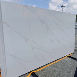 QUARTZ STONE SLABS SUPER JUMBO IN CALACATTA WAVE MIXED 📏Each slabs cover  75.7 sq.ft, Thickness 3 cm 🔥Price $919 per Slab🔥 