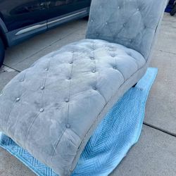 Grey Velveted Tufted Chaise Lounge 
