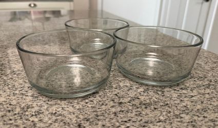 Set of Bowls with Lids