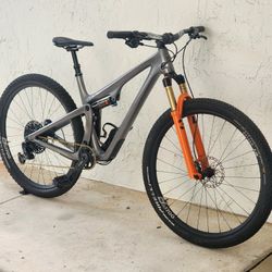 $8000 MSRP 2022 YETI SB115 T2 CARBON MOUNTAIN BIKE WITH DROPPER POST  SIZE LARGE