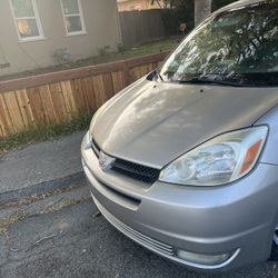 2004 Toyota Sienna