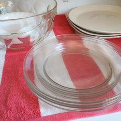 Dinner plates and 10" Pyrex bowl
