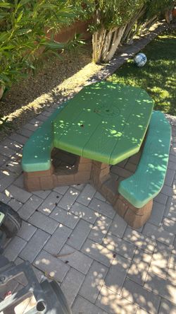 Kids picnic bench table