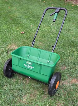 Scotts Turf Builder Classic Drop Spreader 32-lb Capacity