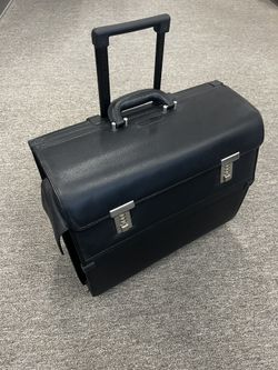 Wheeled pilots’ briefcase