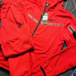 NIKE TECH SWEATSUIT