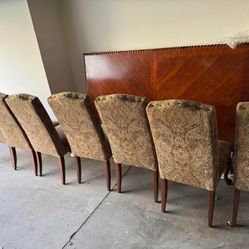 Perigold Mahogany Table With Eight Seats And Leaf